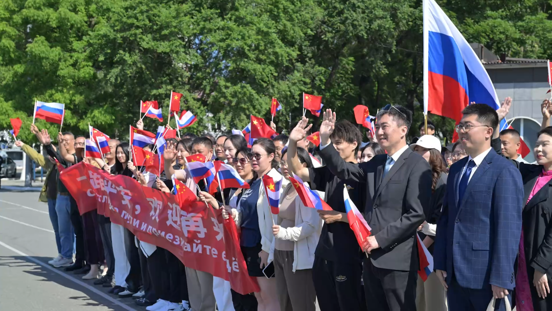 海军83舰编队结束对俄友好访问 符拉迪沃斯托克港起航续赴远海  第3张
