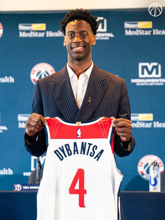NBA状元迪班萨亮相奇才，用“1+3=4”解释4号球衣选择