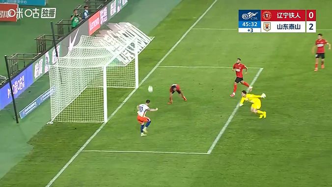 中超第16轮：山东泰山半场2-0领先辽宁铁人，瓦科凌空抽射中横梁  第4张