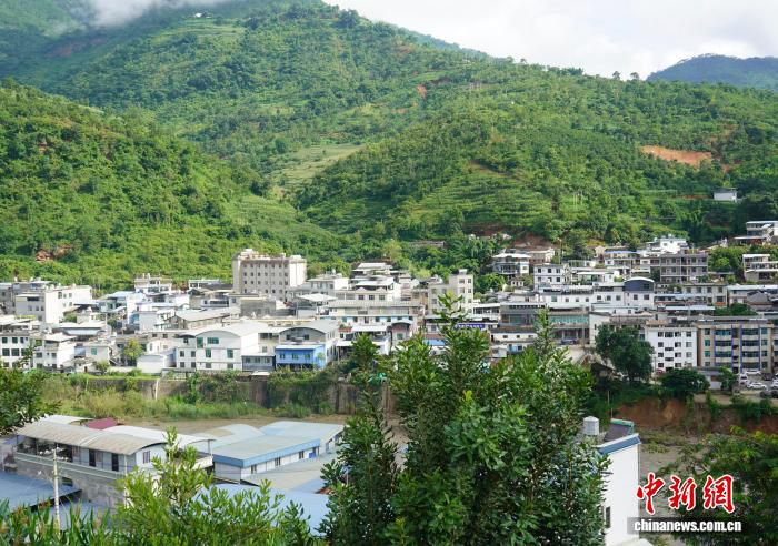 云南云县邦六村：澜沧江畔看布朗山寨变迁  第2张