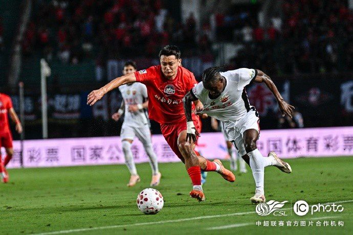 上海海港客场2比1逆转河南俱乐部彩陶坊，让·克劳德替补头球制胜  第3张