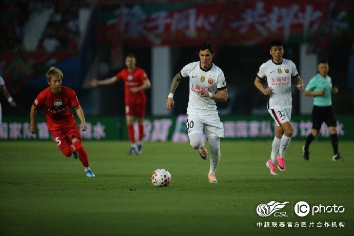 上海海港客场2比1逆转河南俱乐部彩陶坊，让·克劳德替补头球制胜  第6张