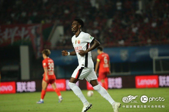 上海海港客场2比1逆转河南俱乐部彩陶坊，让·克劳德替补头球制胜  第8张