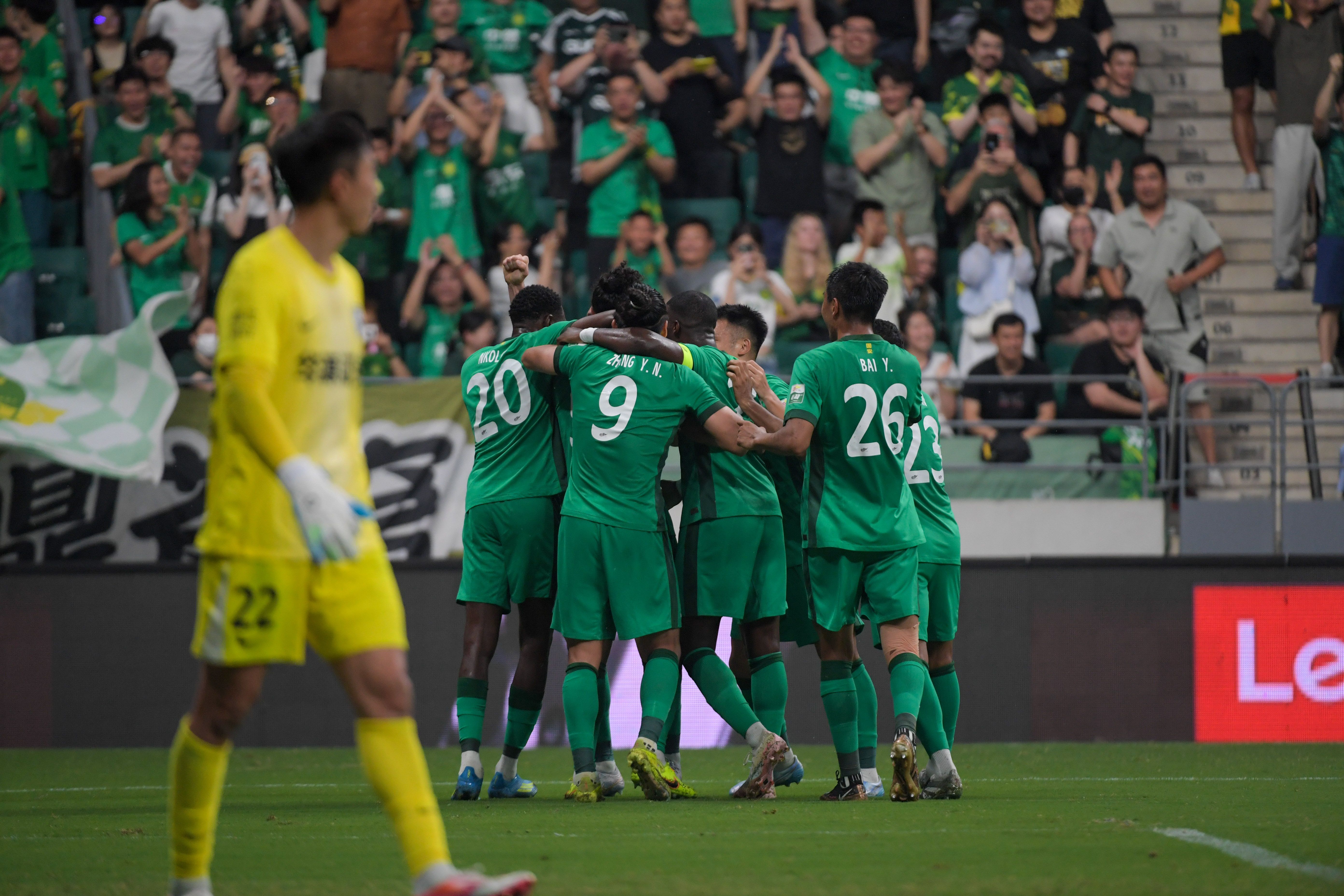 北京国安1-0力克武汉三镇，张稀哲无对抗伤退成隐患