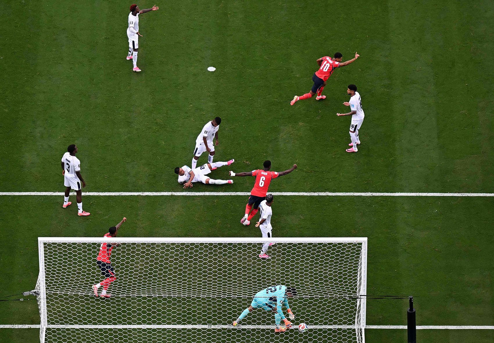 英格兰2-0胜巴拿马小组头名出线，凯恩创队史纪录  第4张
