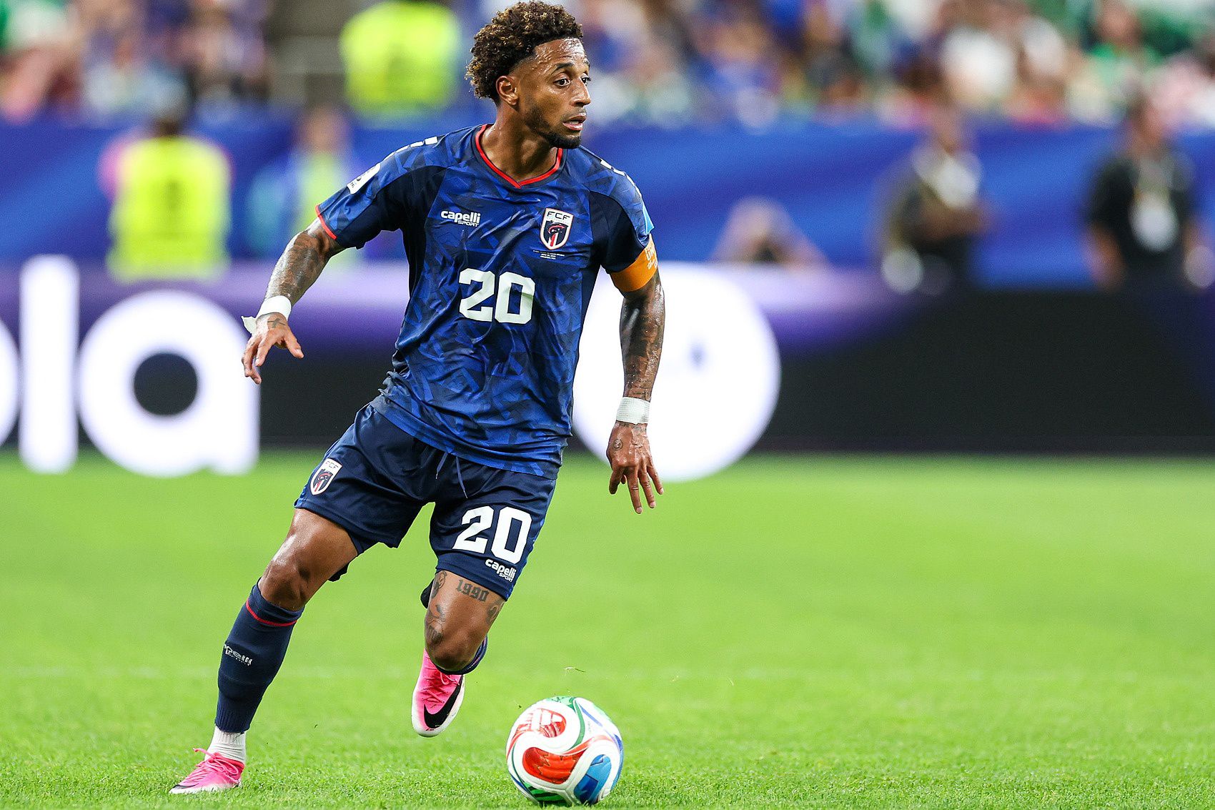 英格兰2-0胜巴拿马锁定头名 贝林厄姆传射凯恩破纪录宽萨伤退  第11张