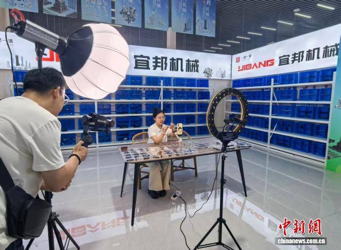 河北逾8000家工业企业转型线上直播 小到螺丝钉大至卡车均可“云端”成交  第2张