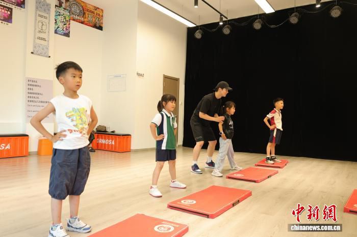 台湾青年孙绍唐：半导体工程师转行街舞教师 扎根济南八年