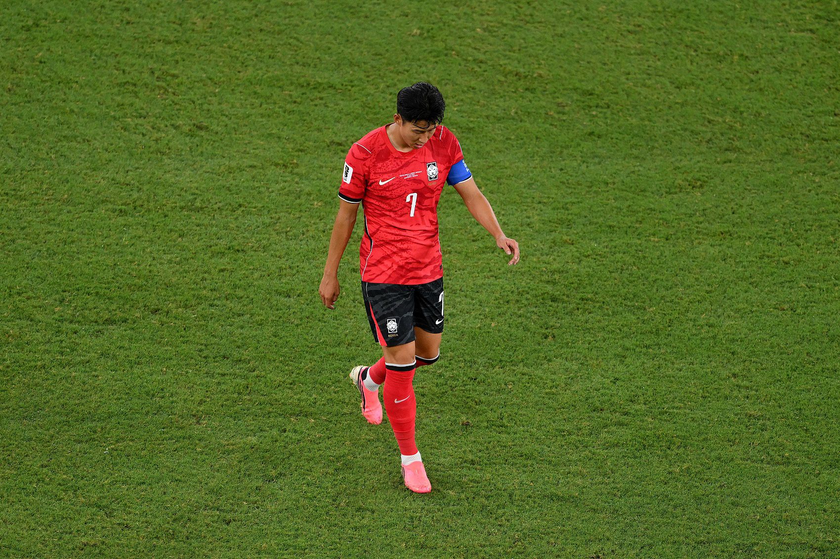 孙兴慜第4次世界杯之旅结束：韩国队小组出局，近两届赛事零进球