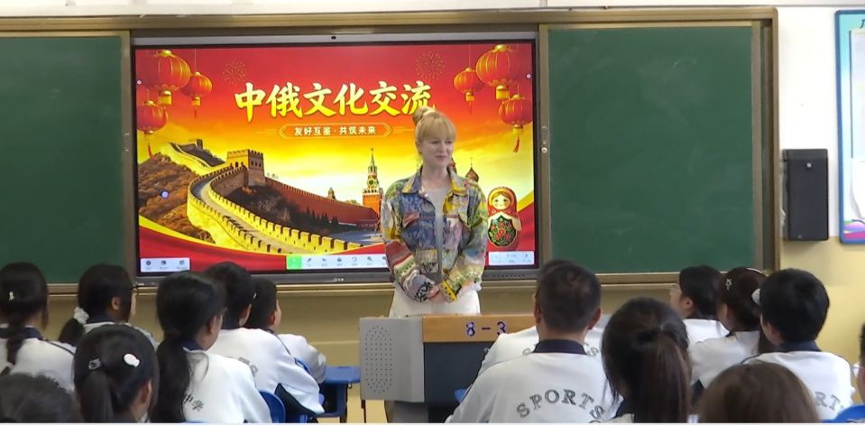 俄罗斯姑娘娜斯佳：从留学生到百万粉丝主播，扎根东宁二十余年  第5张
