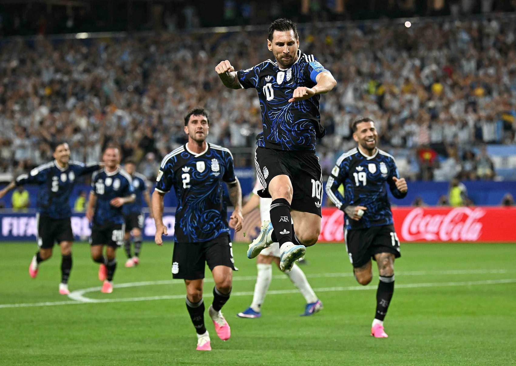 阿根廷3-1击败约旦 三战全胜小组头名晋级 梅西替补任意球破门创纪录  第18张