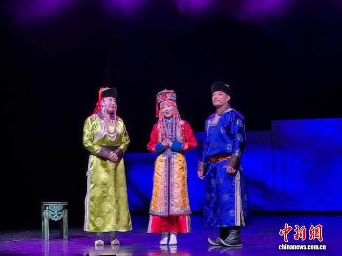 沉浸式文旅歌舞剧《遇见·99彩虹》在内蒙古西乌珠穆沁旗首演  第2张