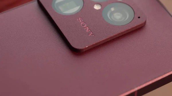 索尼 Xperia 1 VIII 被指相机模组周边疑现掉漆  第2张