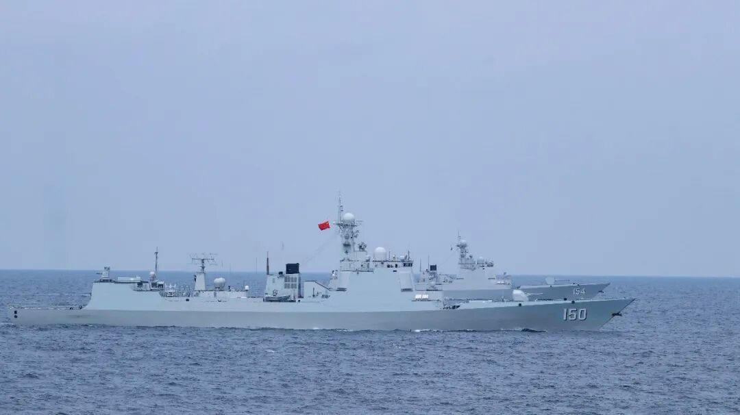 东部战区海军三艘主力舰编队赴东海开展跨昼夜实战化训练