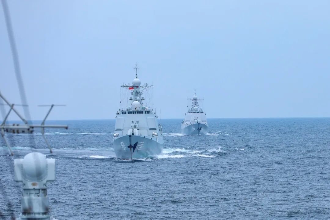 东部战区海军三艘主力舰编队赴东海开展跨昼夜实战化训练  第11张