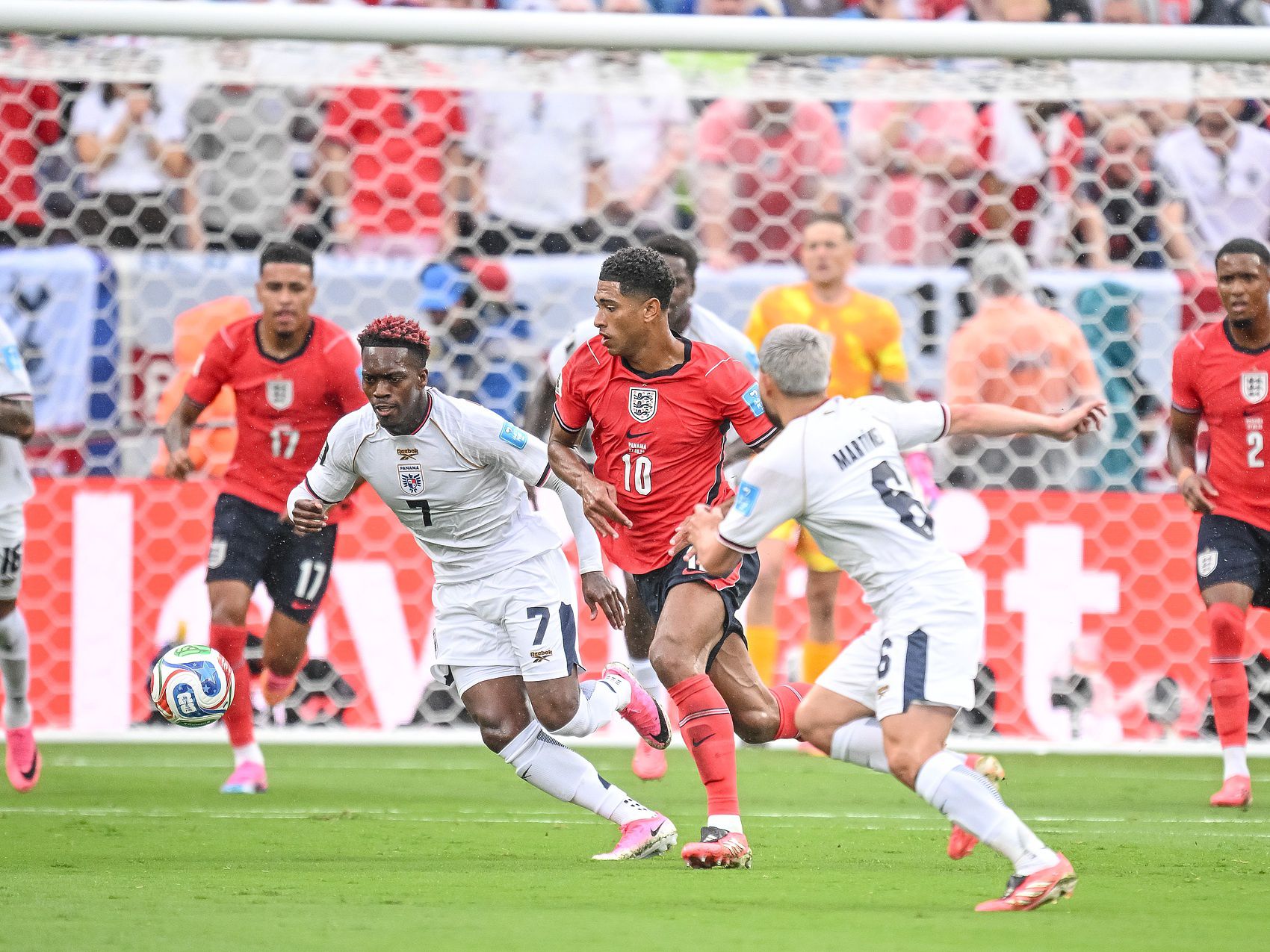英格兰2-0胜巴拿马锁定小组头名，凯恩创队史世界杯进球纪录