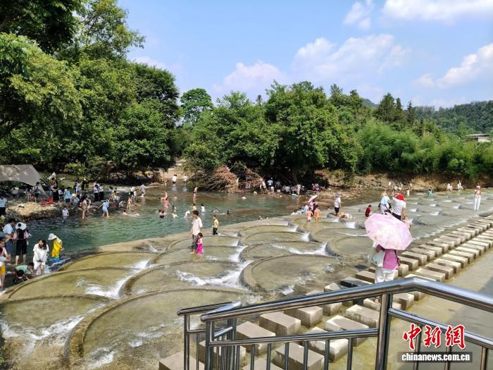 湖北通山湄溪村：原生态溪谷催热溯溪游 单日客流超3000人  第3张
