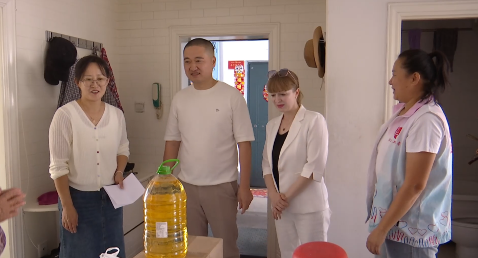 俄罗斯姑娘娜斯佳：在东北边境口岸生活二十余年 从留学生到百万粉丝主播  第3张