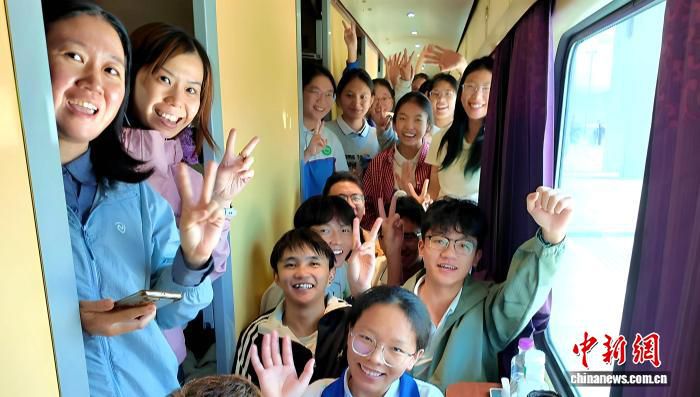 青藏铁路通车二十载 累计到发旅客逾六千三百万 成高原学子求学通途  第1张