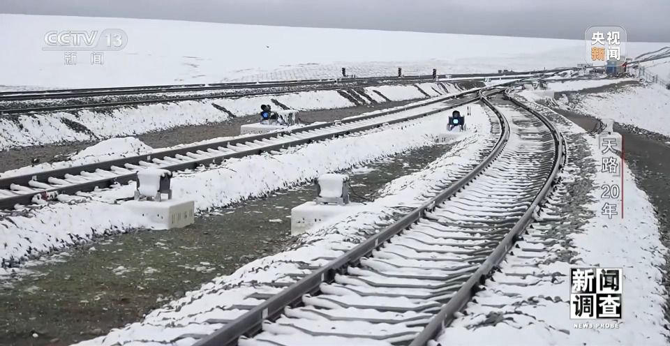 青藏铁路通车20年：旅游旺季增开列车，西宁站换车厢成日常  第13张