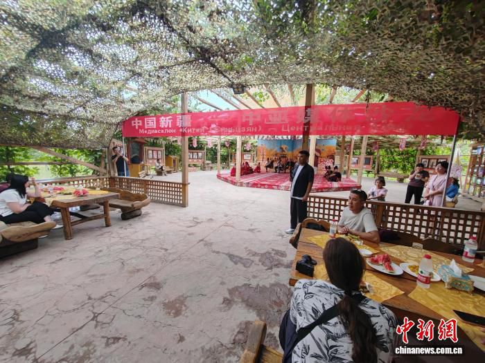 中国新疆—中亚媒体沙龙于6月27日在阿瓦提县刀郎部落举行