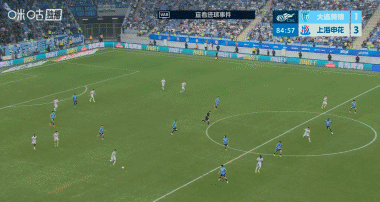 拉唐第87分钟单刀挑射越位无效，申花仍3-1领先大连英博