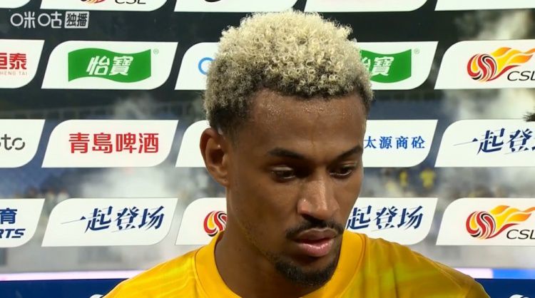 青岛西海岸3-1击败浙江队，内尔松双响称胜利源于团队努力