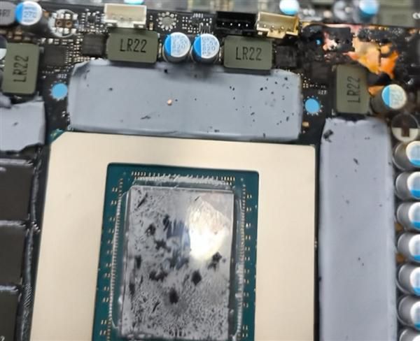 越南维修店曝RTX 5090供电接口烧毁 核心与显存全部报废  第3张