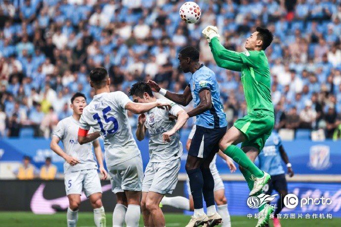 上海申花客场4-1逆转大连英博，拉唐双响吴曦点射  第6张