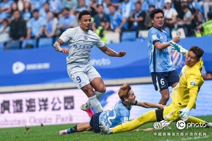 上海申花客场4-1逆转大连英博，拉唐双响吴曦点射  第3张