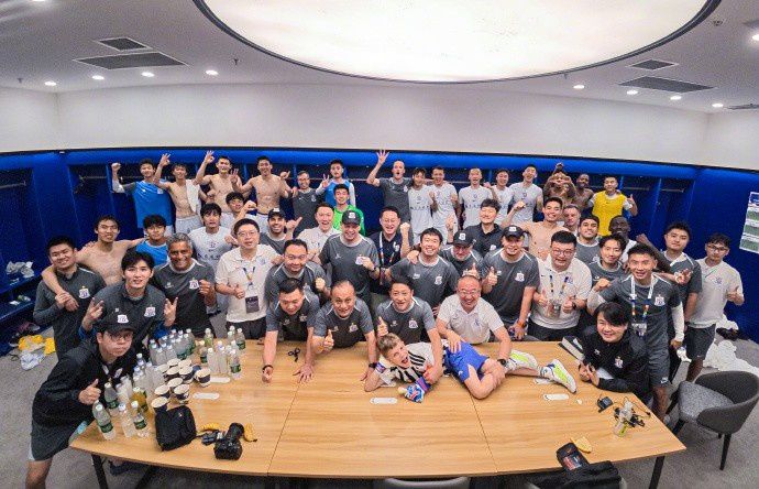上海申花客场4-1逆转大连英博，拉唐双响吴曦点射  第8张