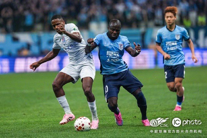 上海申花客场4-1逆转大连英博，拉唐双响吴曦点射  第11张