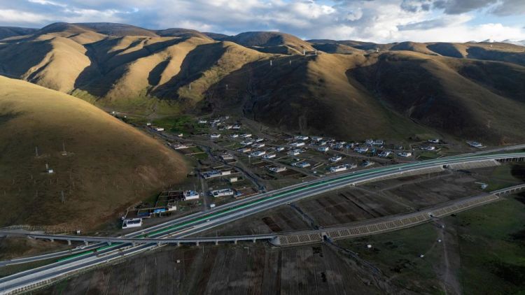 青藏铁路7月1日全线通车 结束西藏不通铁路历史  第12张