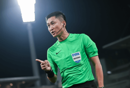 中国裁判创历史：马宁、周飞执裁世界杯淘汰赛  第1张