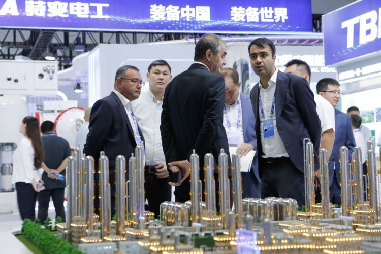 亚欧博览会展示新疆经济新活力：传统与数智共生  第2张
