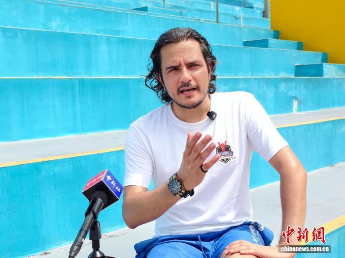绿茵场内外的共融故事——专访香港少数族裔区议员利哲宏  第2张