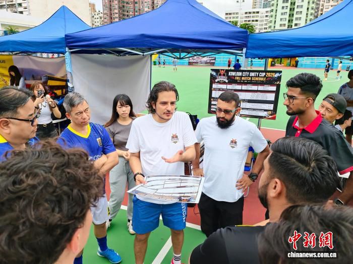 绿茵场内外的共融故事——专访香港少数族裔区议员利哲宏