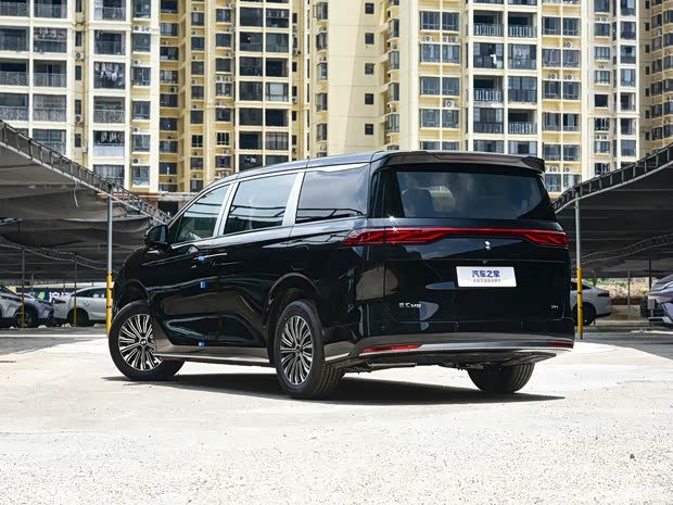 比亚迪领汇M9正式上市 两款车型指导价18.88万至19.98万元  第5张