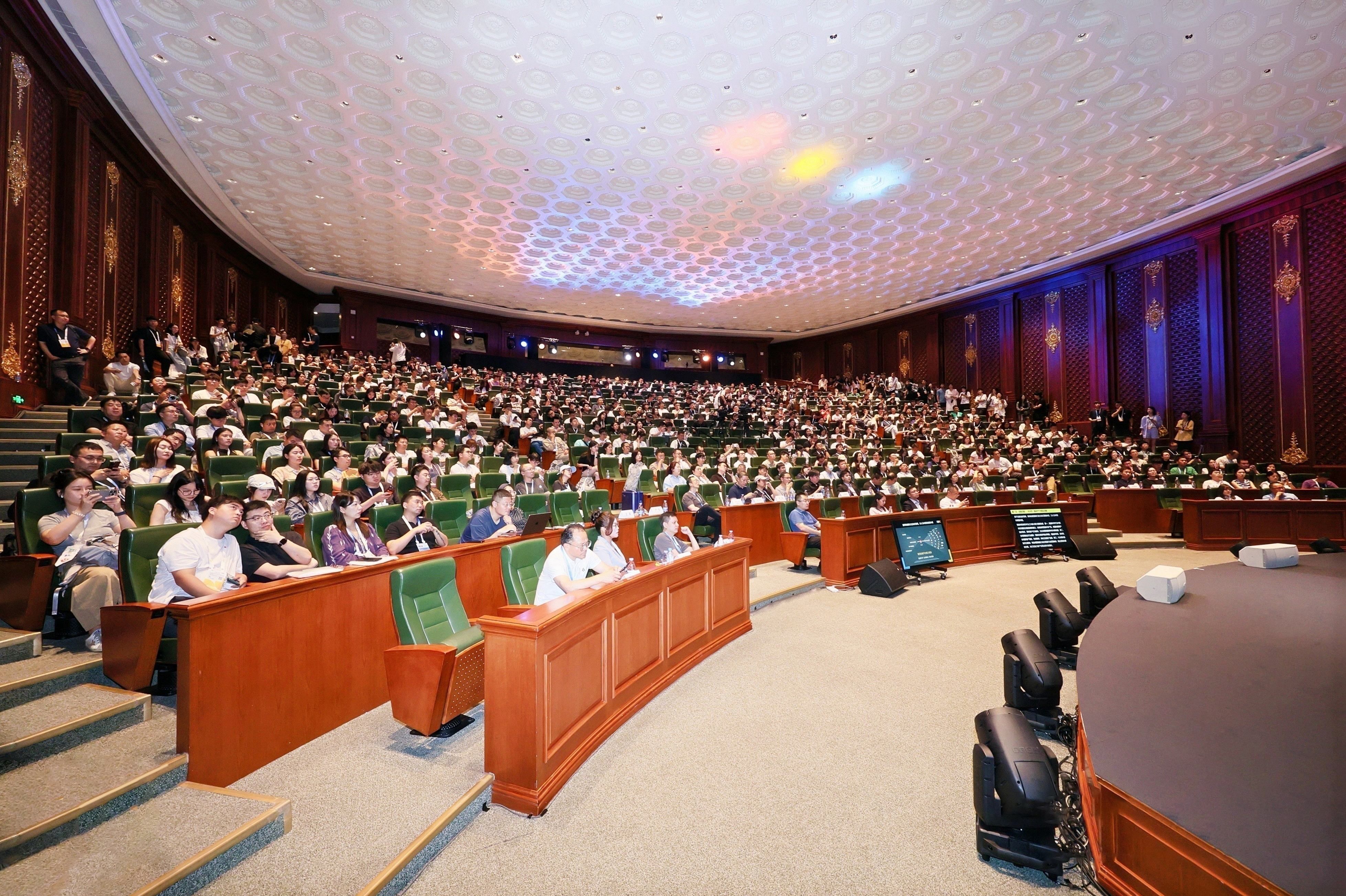 鲸鸿动能亮相HDC 2026拆解主动式营销框架  第5张