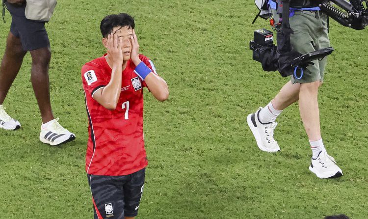 韩国队小组赛出局：记者嘲讽事件致内部裂痕 高海拔策略与战术僵化引反思  第1张