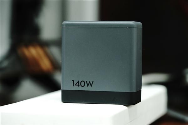 大疆发布首款140W氮化镓充电器 支持智能分配与多设备协同 第9张 大疆发布首款140W氮化镓充电器 支持智能分配与多设备协同 第9张