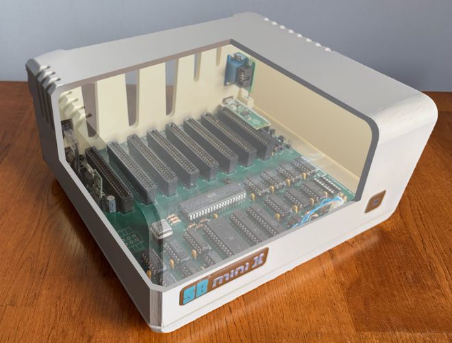 Simon Boak发布SB Mini II项目 硬件复刻Apple II Plus