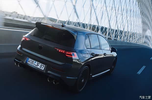 大众高尔夫R Black Edition II日本上市 限量500台售价约29.9万元 第4张 大众高尔夫R Black Edition II日本上市 限量500台售价约29.9万元 第4张
