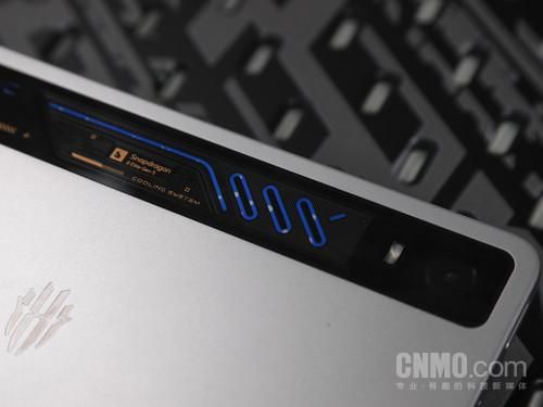 红魔发布小尺寸性能平板 5 Pro,瞄准游戏细分赛道 第5张 红魔发布小尺寸性能平板 5 Pro,瞄准游戏细分赛道 第5张
