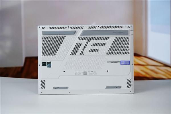 机械革命蛟龙16Pro潮玩版图赏:R9 9955HX与RTX5060组合,配2.5K 300Hz屏 第12张 机械革命蛟龙16Pro潮玩版图赏:R9 9955HX与RTX5060组合,配2.5K 300Hz屏 第12张