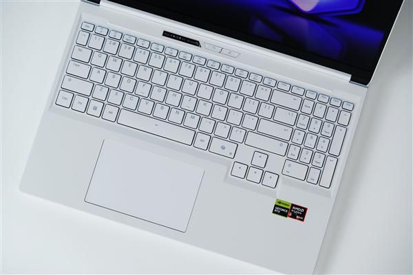 机械革命蛟龙16Pro潮玩版图赏:R9 9955HX与RTX5060组合,配2.5K 300Hz屏 第17张 机械革命蛟龙16Pro潮玩版图赏:R9 9955HX与RTX5060组合,配2.5K 300Hz屏 第17张