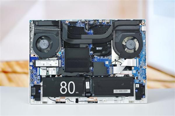 机械革命蛟龙16Pro潮玩版图赏:R9 9955HX与RTX5060组合,配2.5K 300Hz屏 第27张 机械革命蛟龙16Pro潮玩版图赏:R9 9955HX与RTX5060组合,配2.5K 300Hz屏 第27张