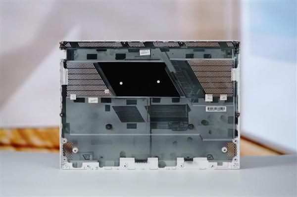 机械革命蛟龙16Pro潮玩版图赏:R9 9955HX与RTX5060组合,配2.5K 300Hz屏 第26张 机械革命蛟龙16Pro潮玩版图赏:R9 9955HX与RTX5060组合,配2.5K 300Hz屏 第26张