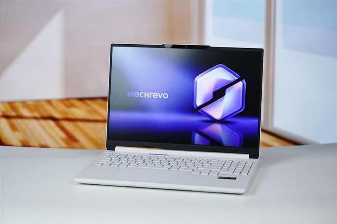 长江存储PC42Q QLC SSD搭载机械革命蛟龙16Pro，实测性能媲美TLC旗舰