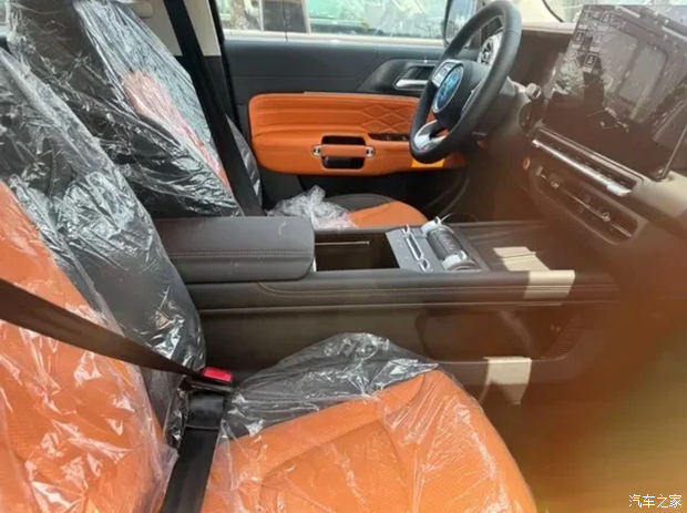 坦克300长轴距版外观调整换装TANK标识 车身轴距达3010mm 第3张 坦克300长轴距版外观调整换装TANK标识 车身轴距达3010mm 第3张